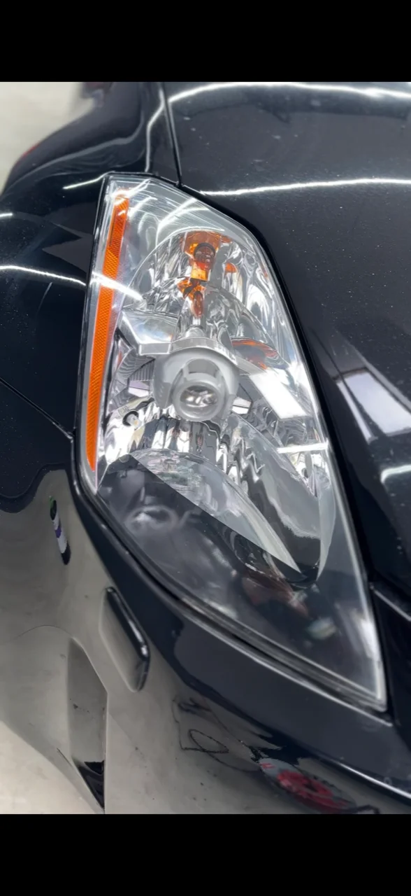 Péče o váš vůz: čištění klimatizace, interiéru, renovace světlometů i strojní leštění