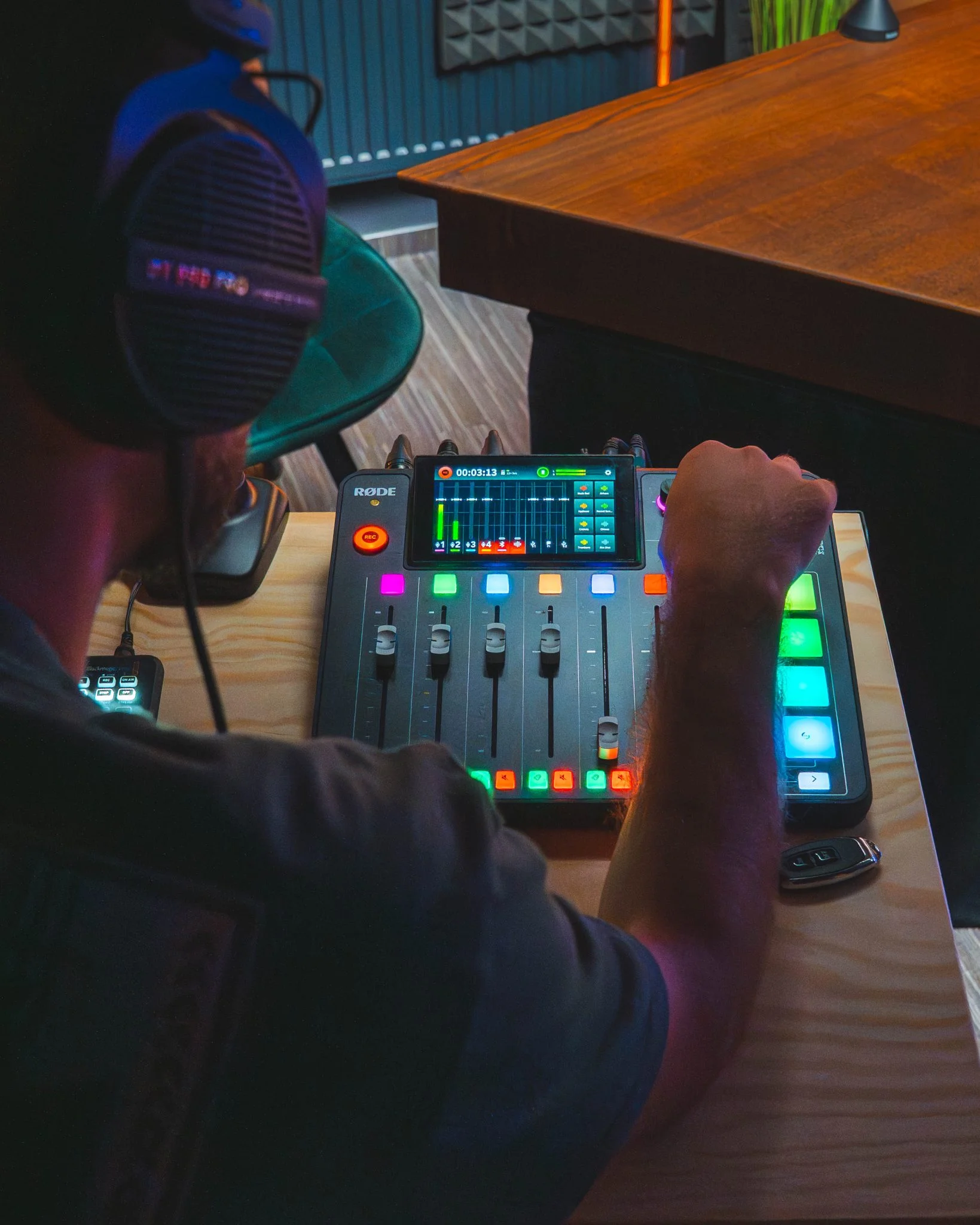 Pronájem podcastového studia až pro 4 osoby i rodinu: Full HD video i moderátor