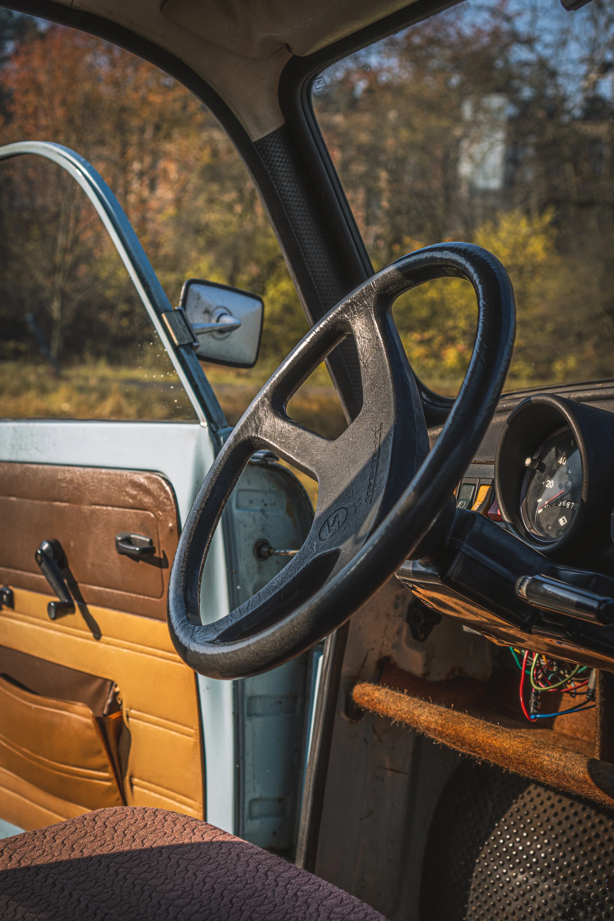 Komentovaná prohlídka Trabant muzea a hodinová vyjížďka Trabantem s řidičem pro 2 osoby