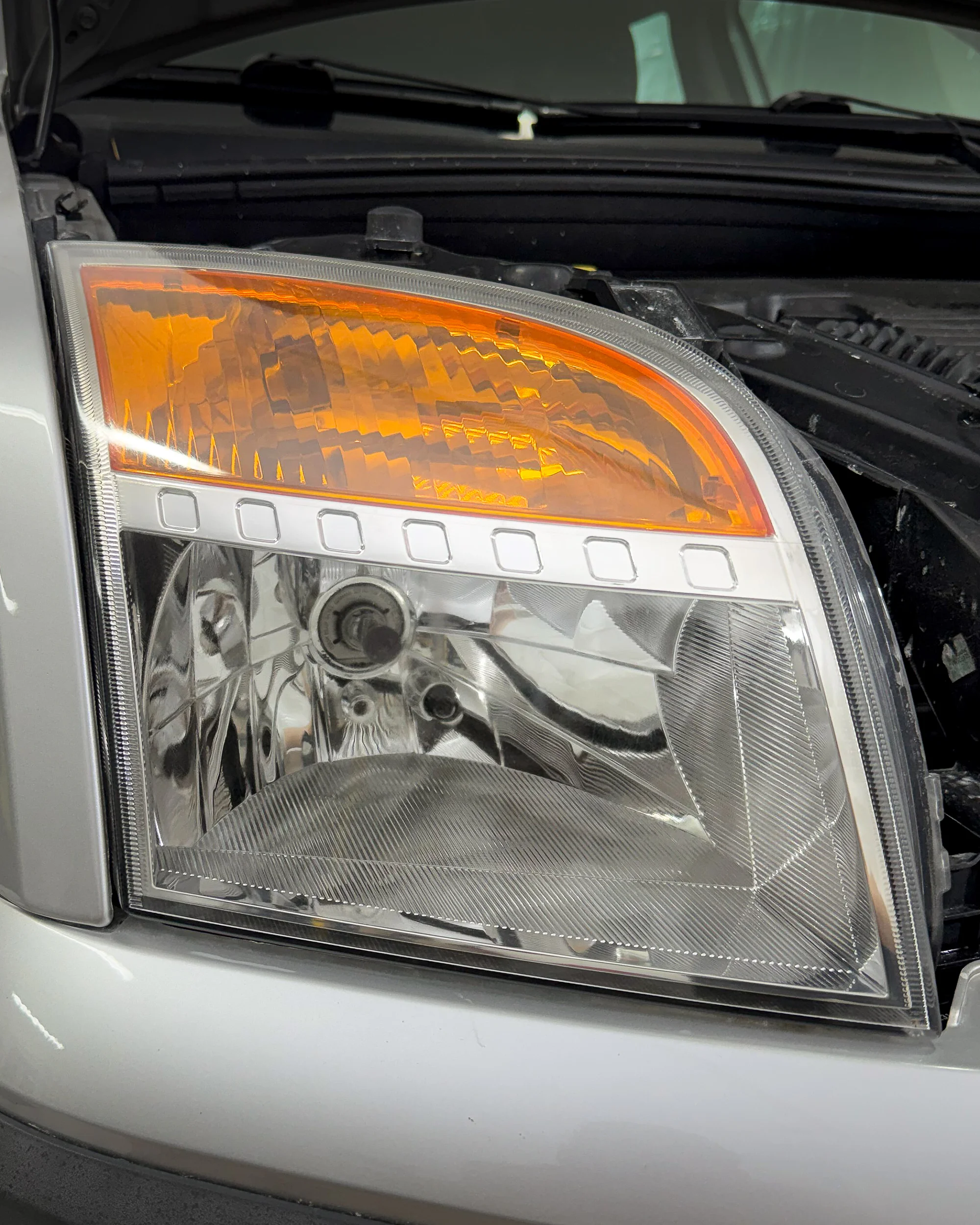 Bezpečná jízda: renovace obou předních světlometů vč. keramiky