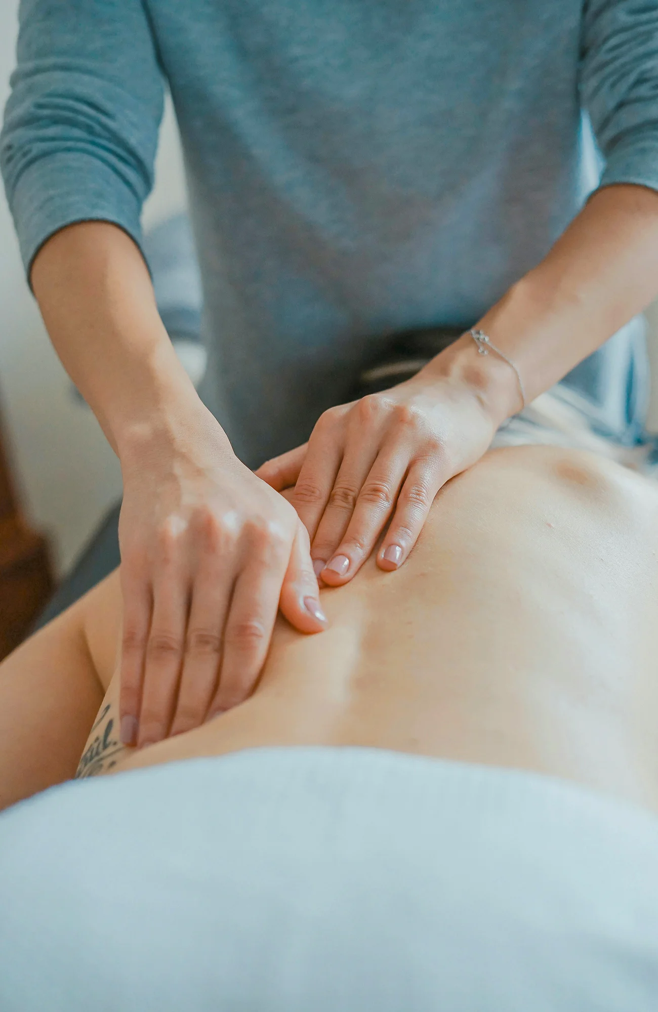 30-90 minut relaxu i permanentka na 5 či 10 masáží: hloubková i relaxační