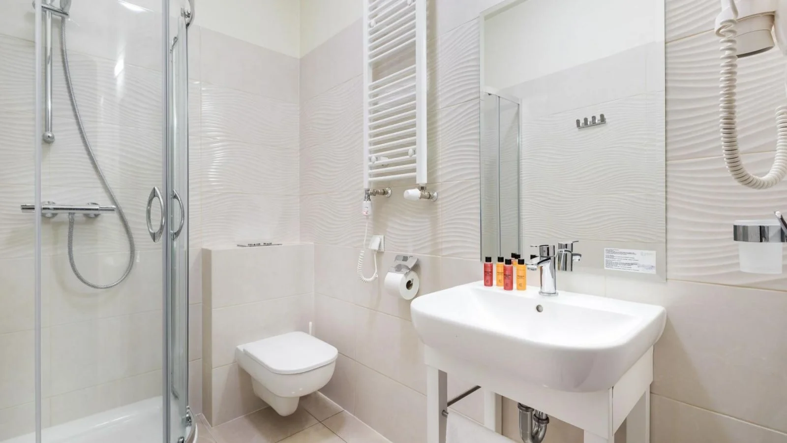 Pobyt v Jelení Hoře přímo v lázeňském parku: snídaně i vstup do wellness