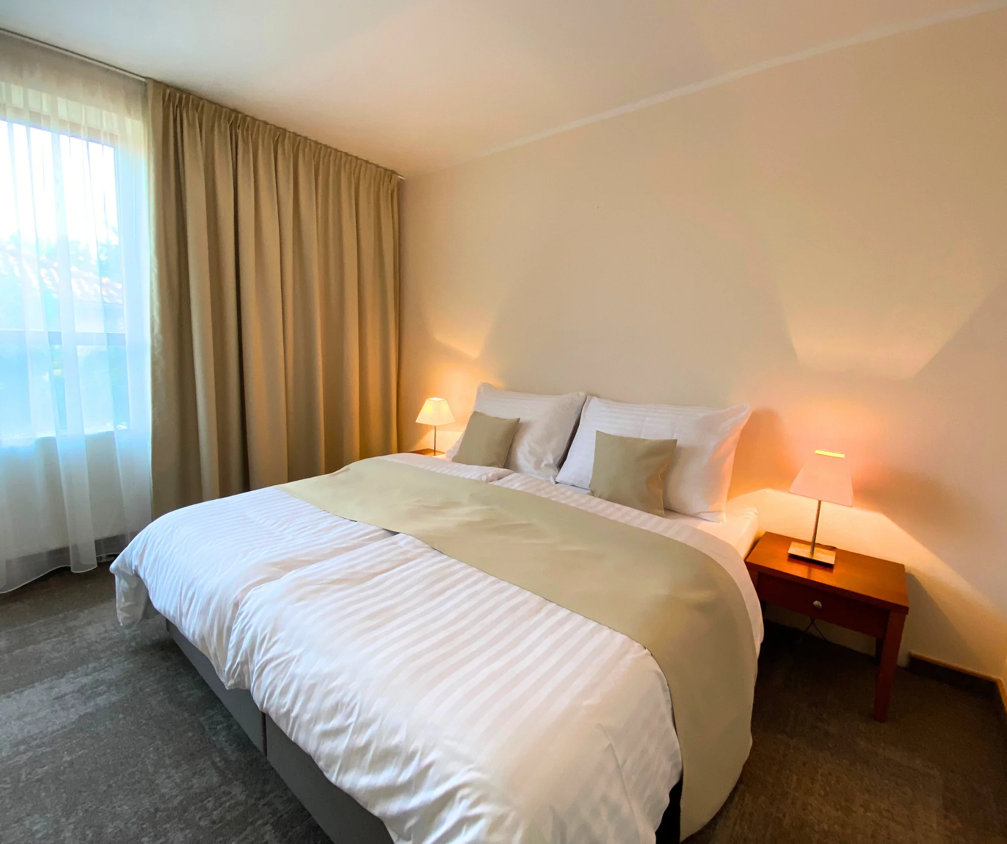 Pohoda ve Slavkově u golfového hřiště: snídaně či polopenze a víno