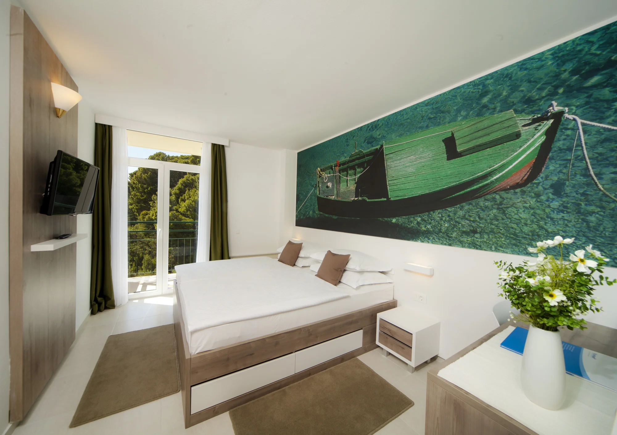 Moderní hotel na Makarské přímo u moře: bazény, all inclusive a animace