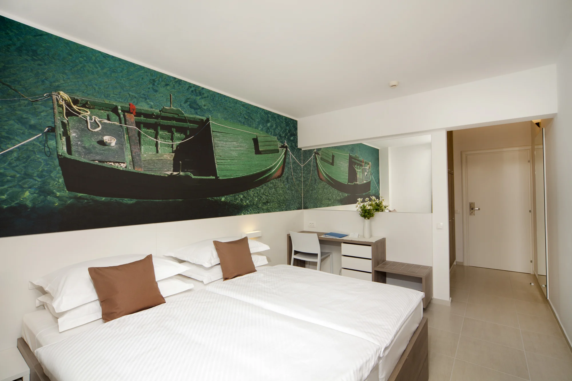 Moderní hotel na Makarské přímo u moře: bazény, all inclusive a animace