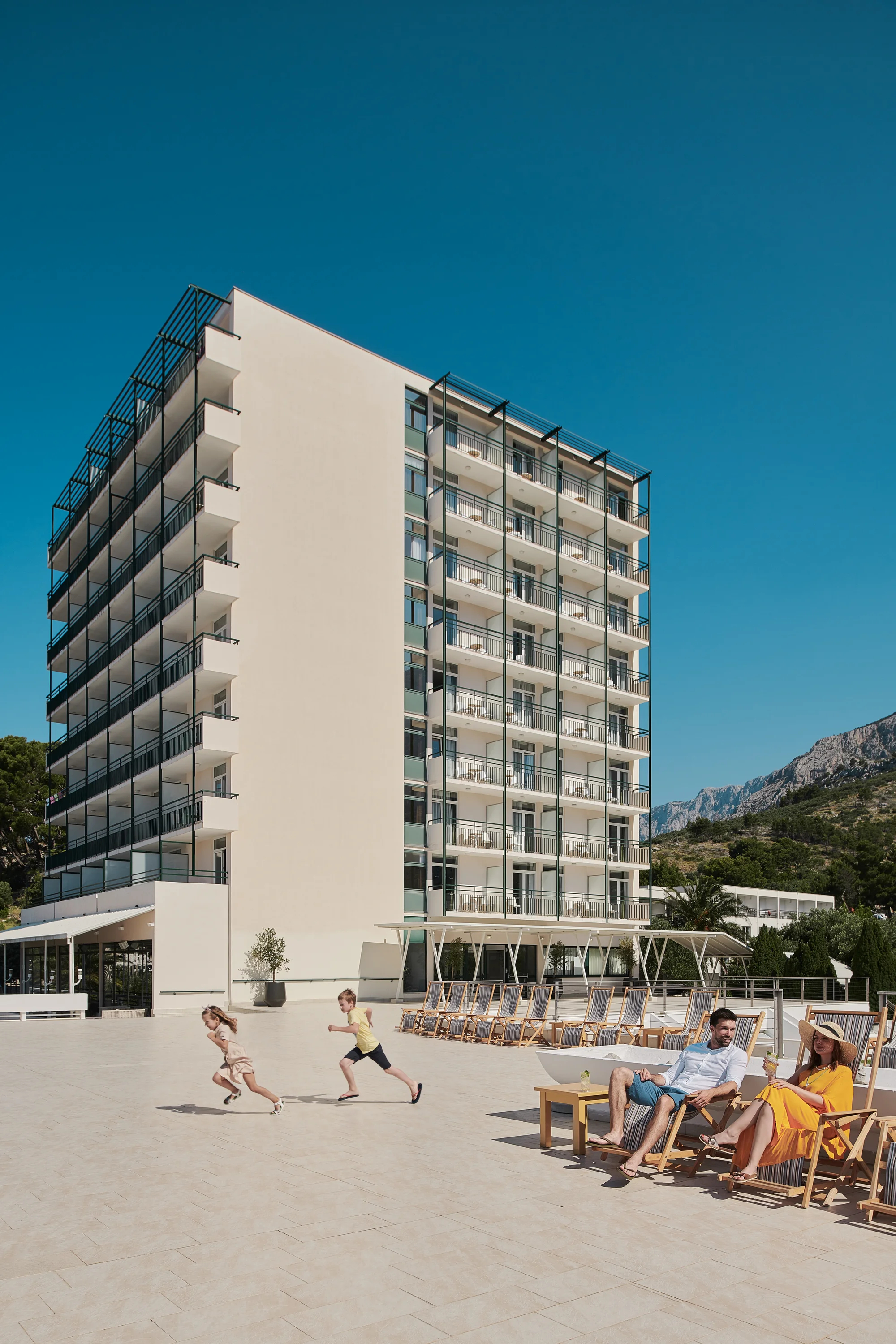 Moderní hotel na Makarské přímo u moře: bazény, all inclusive a animace