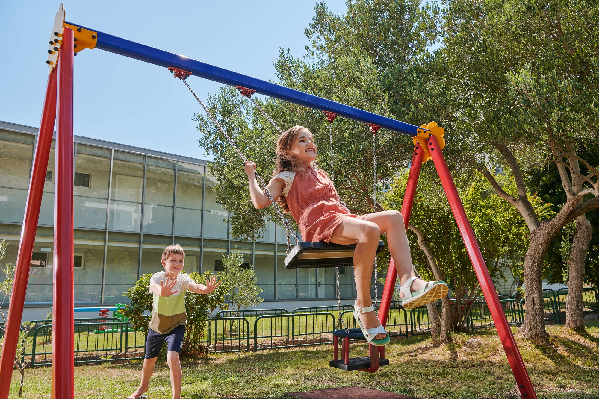 Moderní hotel na Makarské přímo u moře: bazény, all inclusive a animace