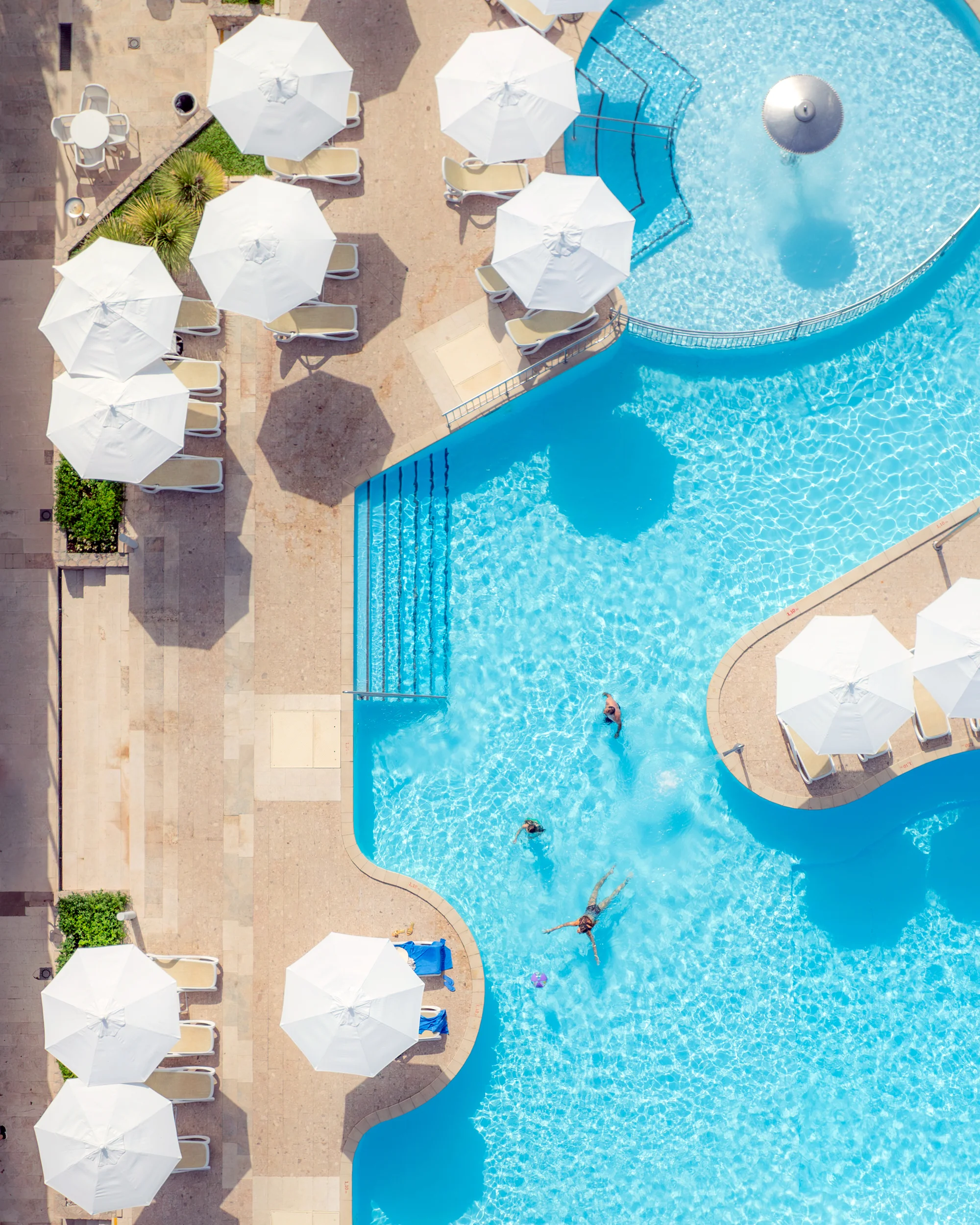 Moderní hotel na Makarské přímo u moře: bazény, all inclusive a animace