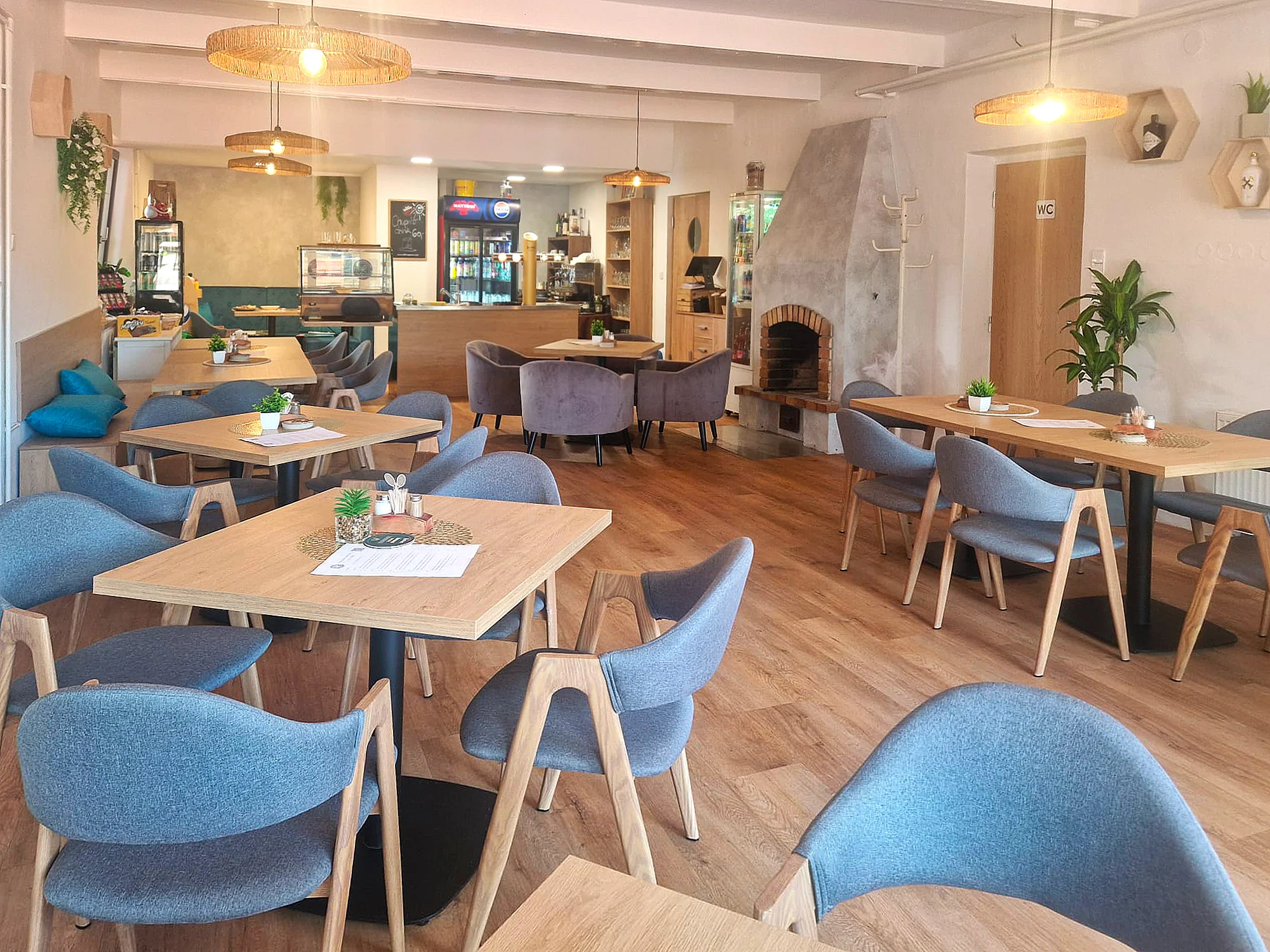 1 nebo 2 hovězí burgery v domácí bulce a hranolky v srdci Židenic