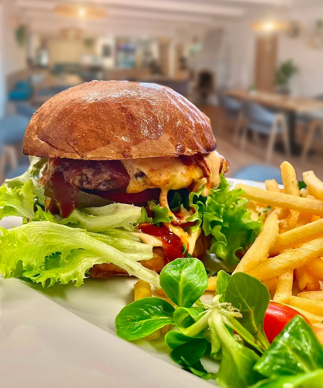 1 nebo 2 hovězí burgery v domácí bulce a hranolky v srdci Židenic