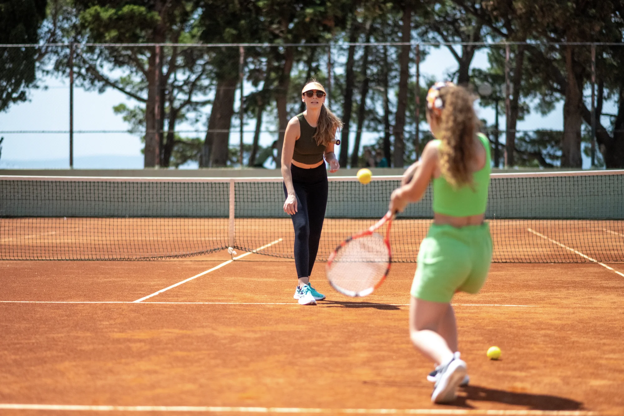 Moderní hotel na Makarské přímo u moře: bazény, all inclusive a animace