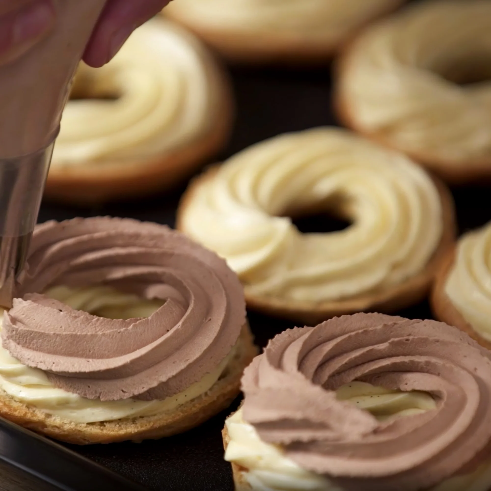 Online kurzy pečení z dílny Sweet Flow: makronky, kváskový chléb i odpalované těsto