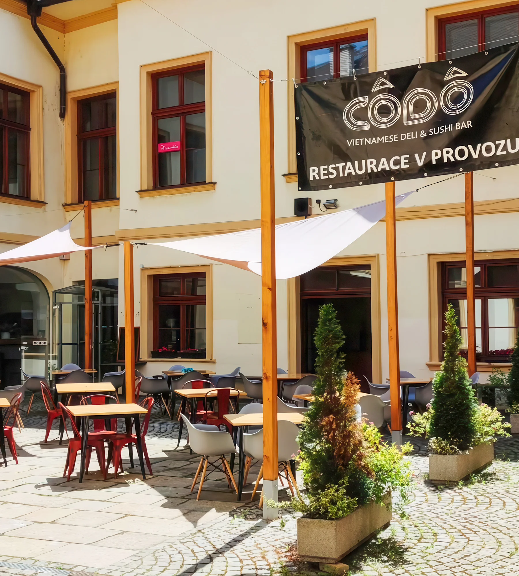 Sushi, nudle nebo kari: vouchery v hodnotě 500 až 2000 Kč do asijské restaurace