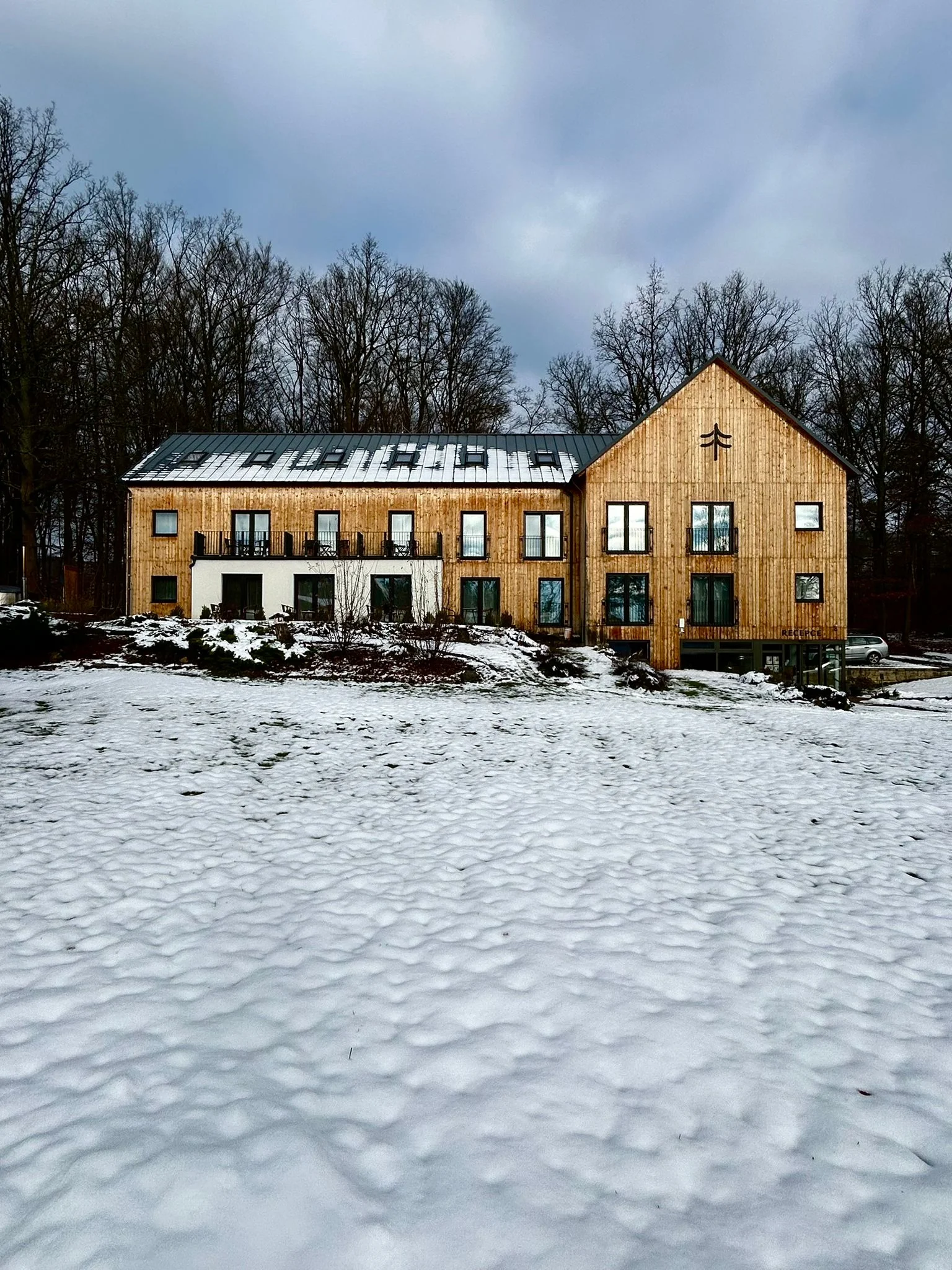 Pobyt v novém hotelu v Českém Švýcarsku: snídaně, případně i jedna večeře a koupací sud