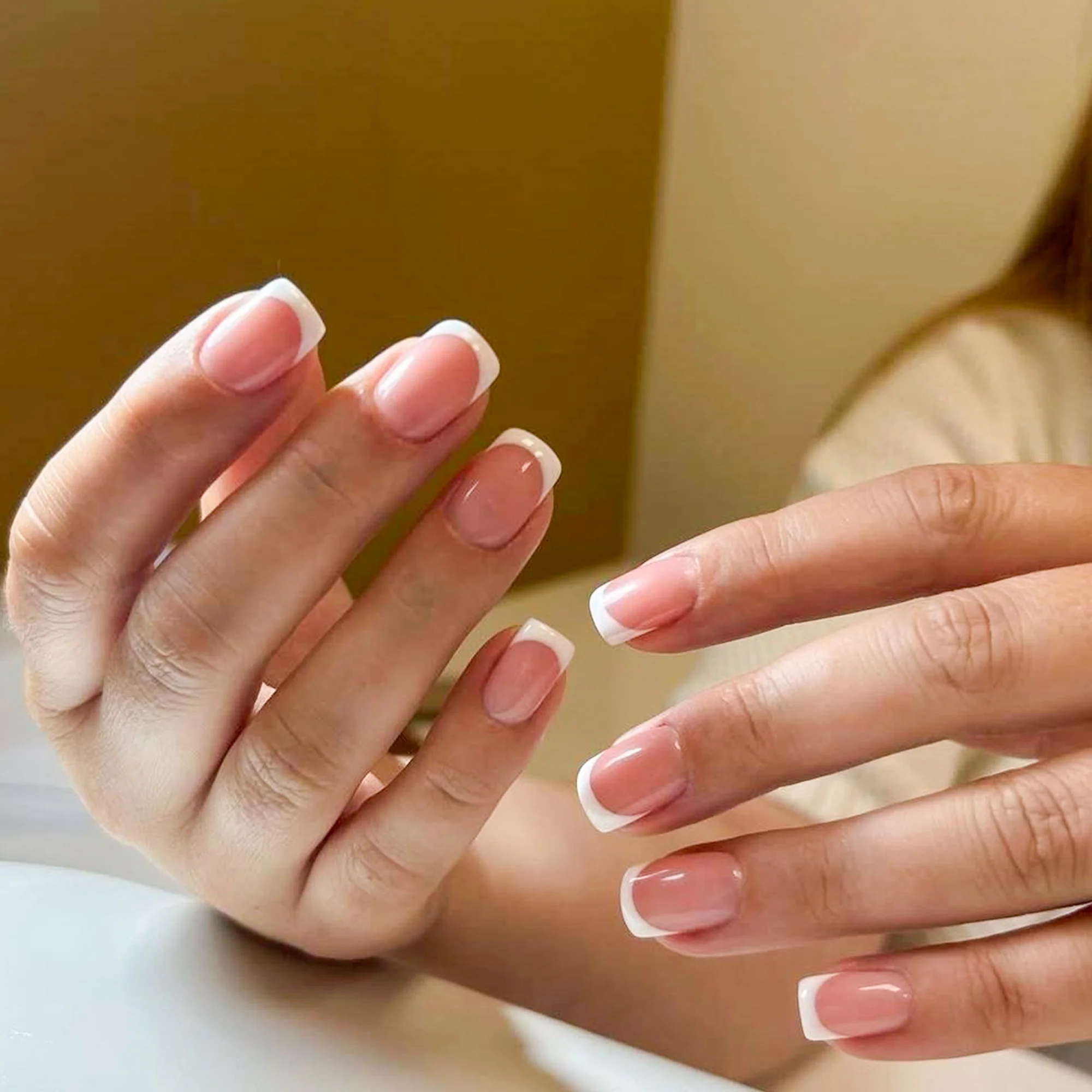 Švýcarská fytopedikúra s masáží nohou nebo manikúra s rocklackem či gel lakem