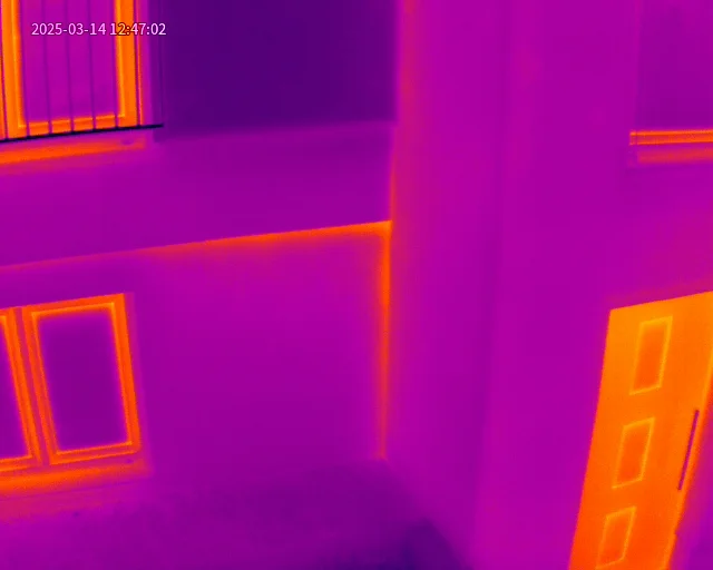 Termografická kontrola budov a fotovoltaiky dronem s termokamerou