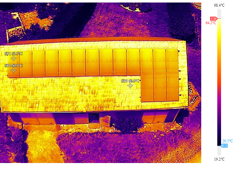 Termografická kontrola budov a fotovoltaiky dronem s termokamerou