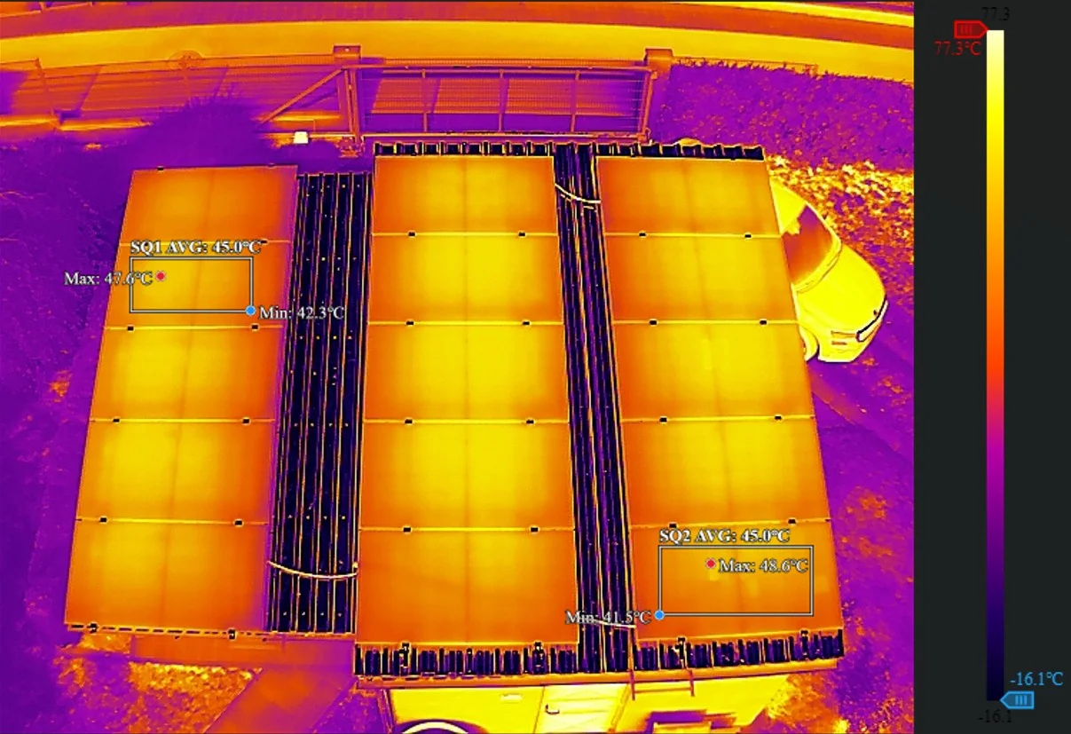 Termografická kontrola budov a fotovoltaiky dronem s termokamerou