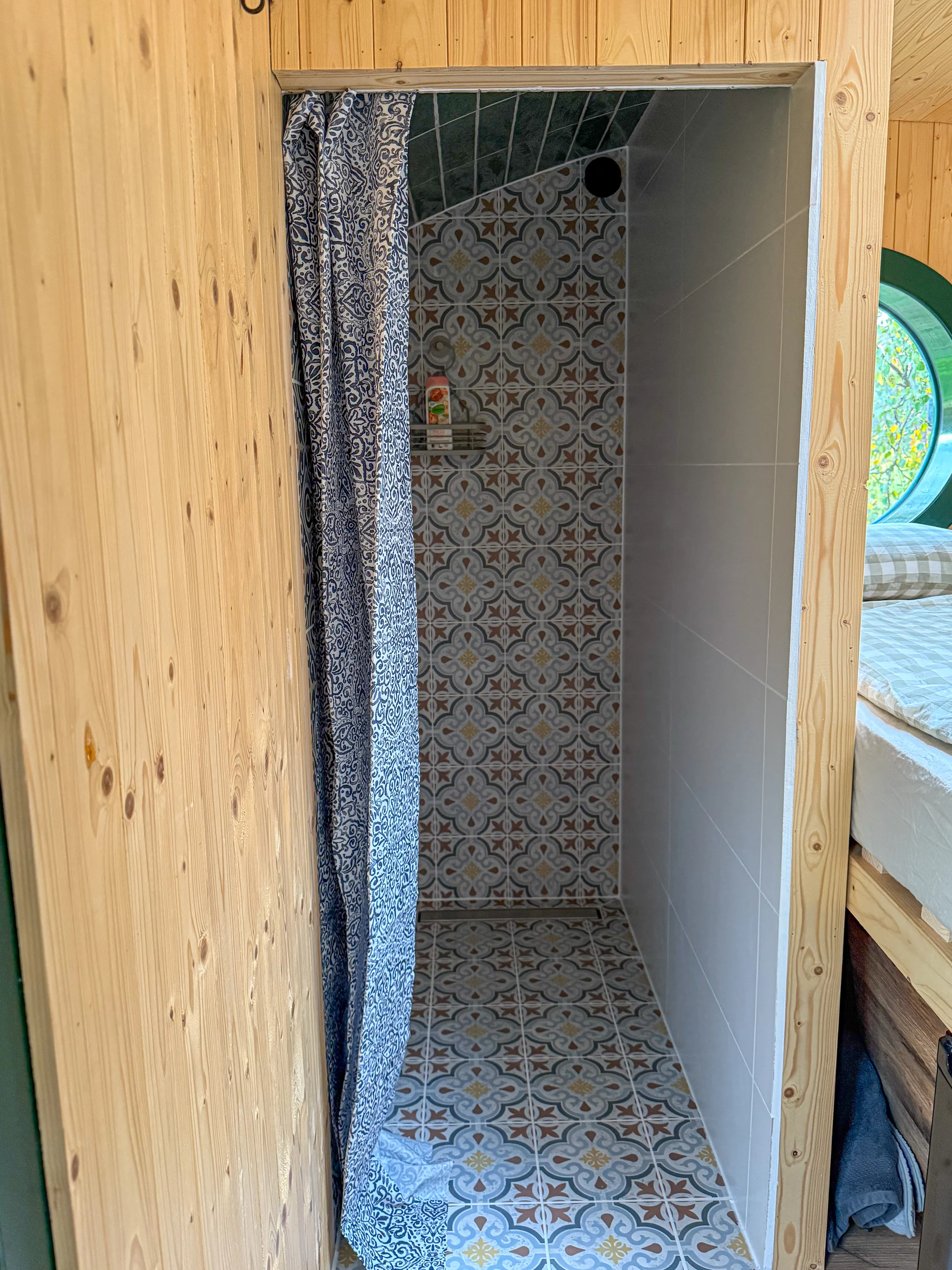 Romantika uprostřed moravské přírody: útulná maringotka s veškerým zázemím