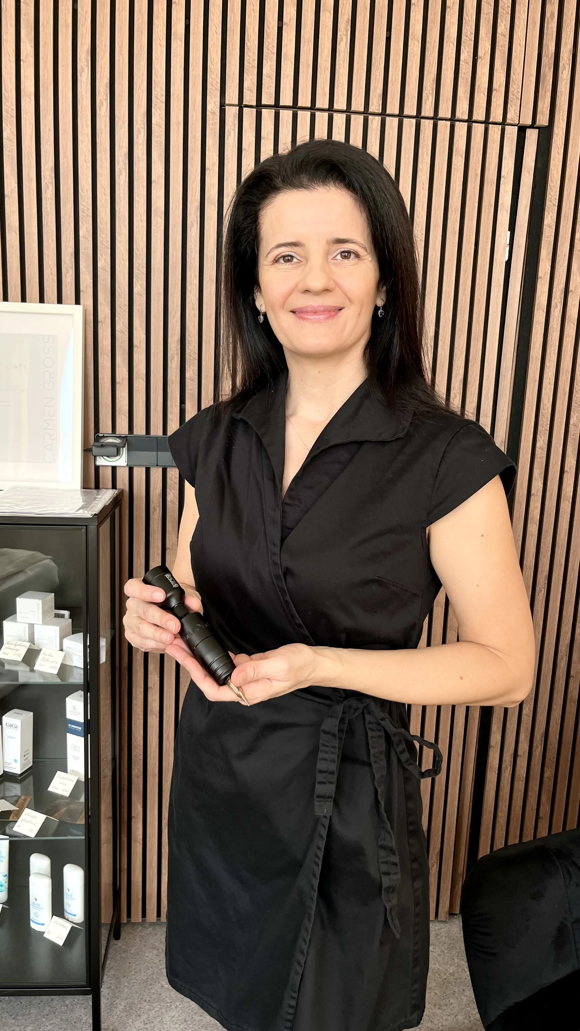 Permanentní make-up s přirozeným efektem: meziřasová linka, pudrové obočí nebo rty