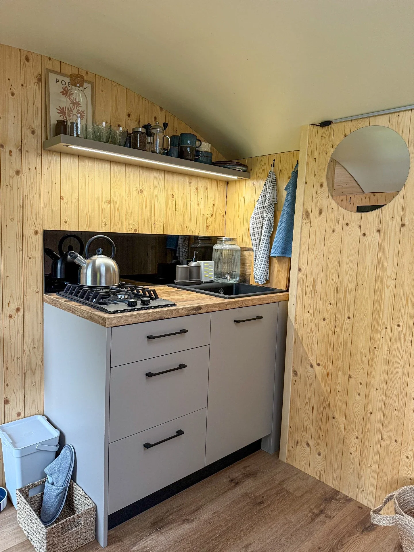 Romantika uprostřed moravské přírody: útulná maringotka s veškerým zázemím