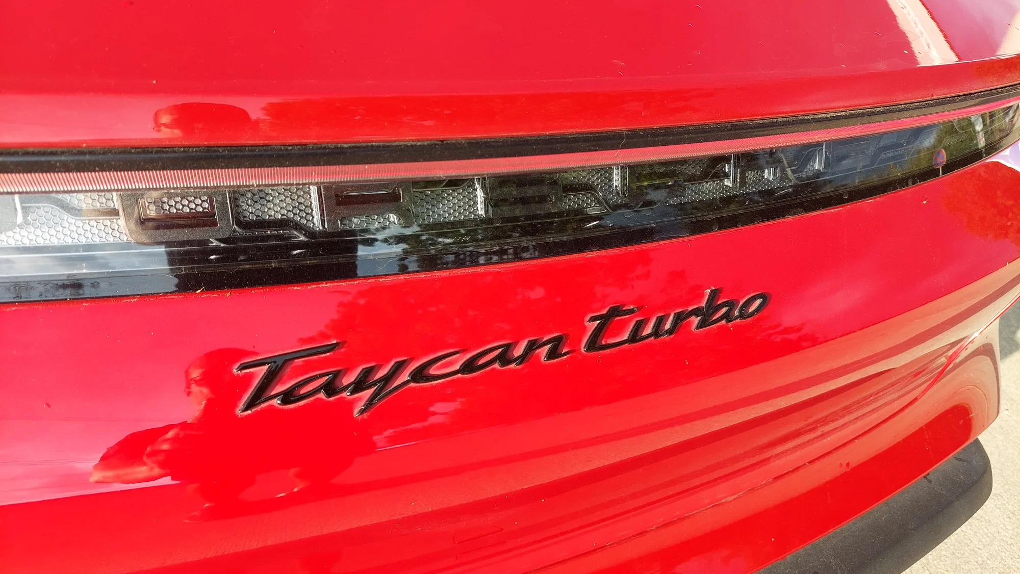 První elektro Porsche Taycan Turbo: až 80 minut řízení nebo 20 minut spolujízdy