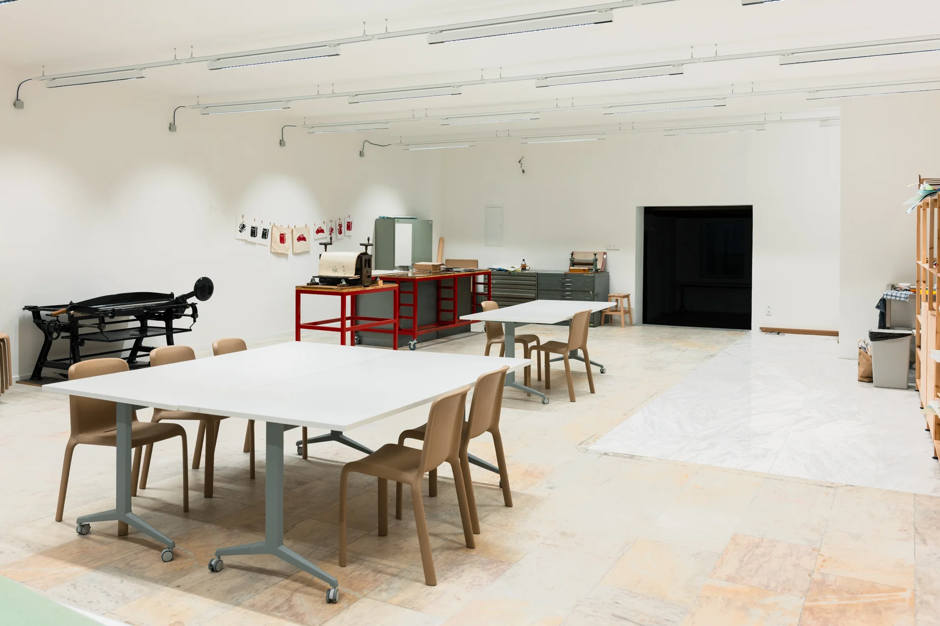 Semestrální kurz umělecké grafiky: 9 lekcí pro dospělé vč. pomůcek a závěrečné výstavy