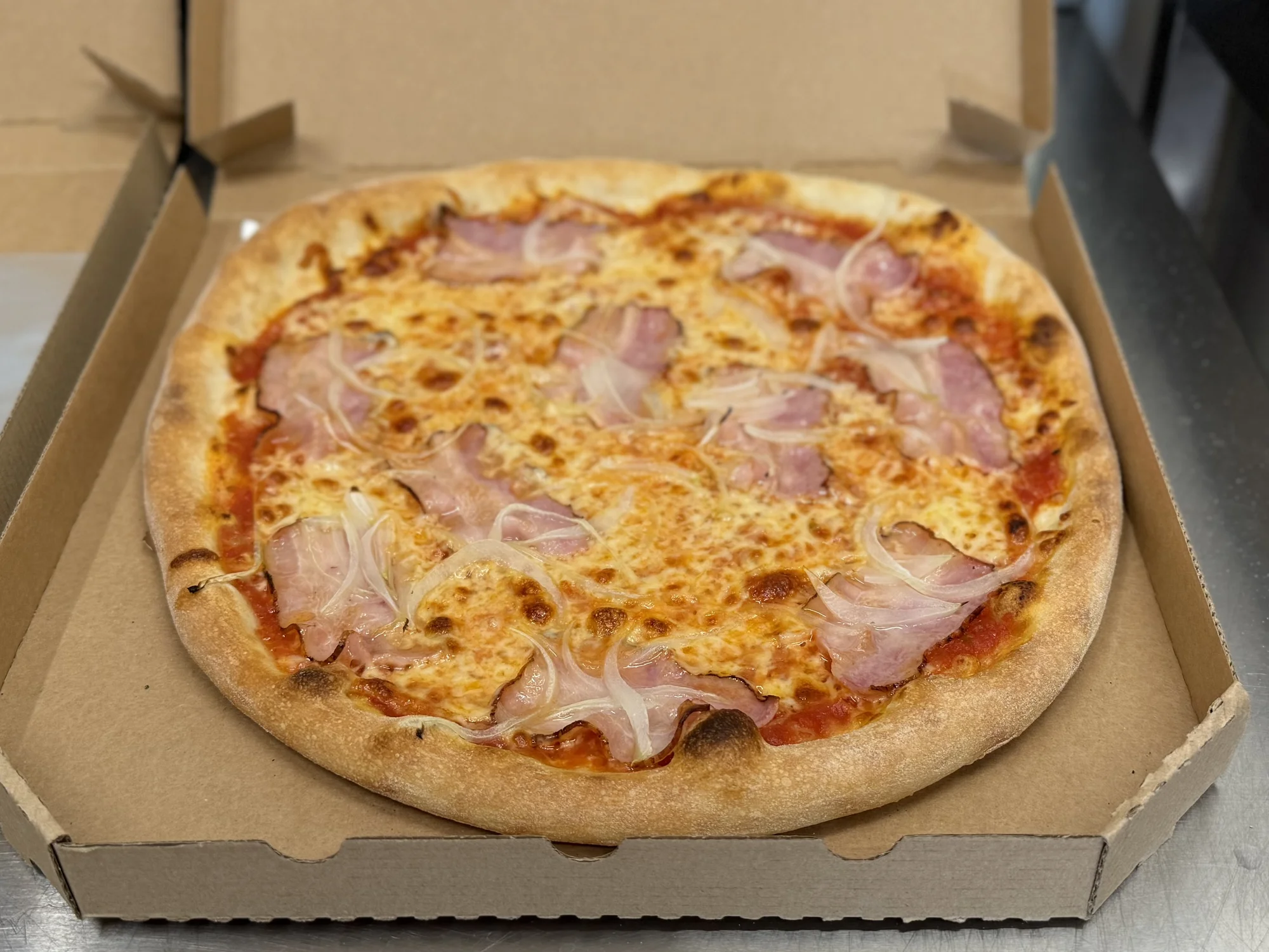 Až 3 pizzy o velikosti 32 cm podle výběru i s nápojem a rozvozem