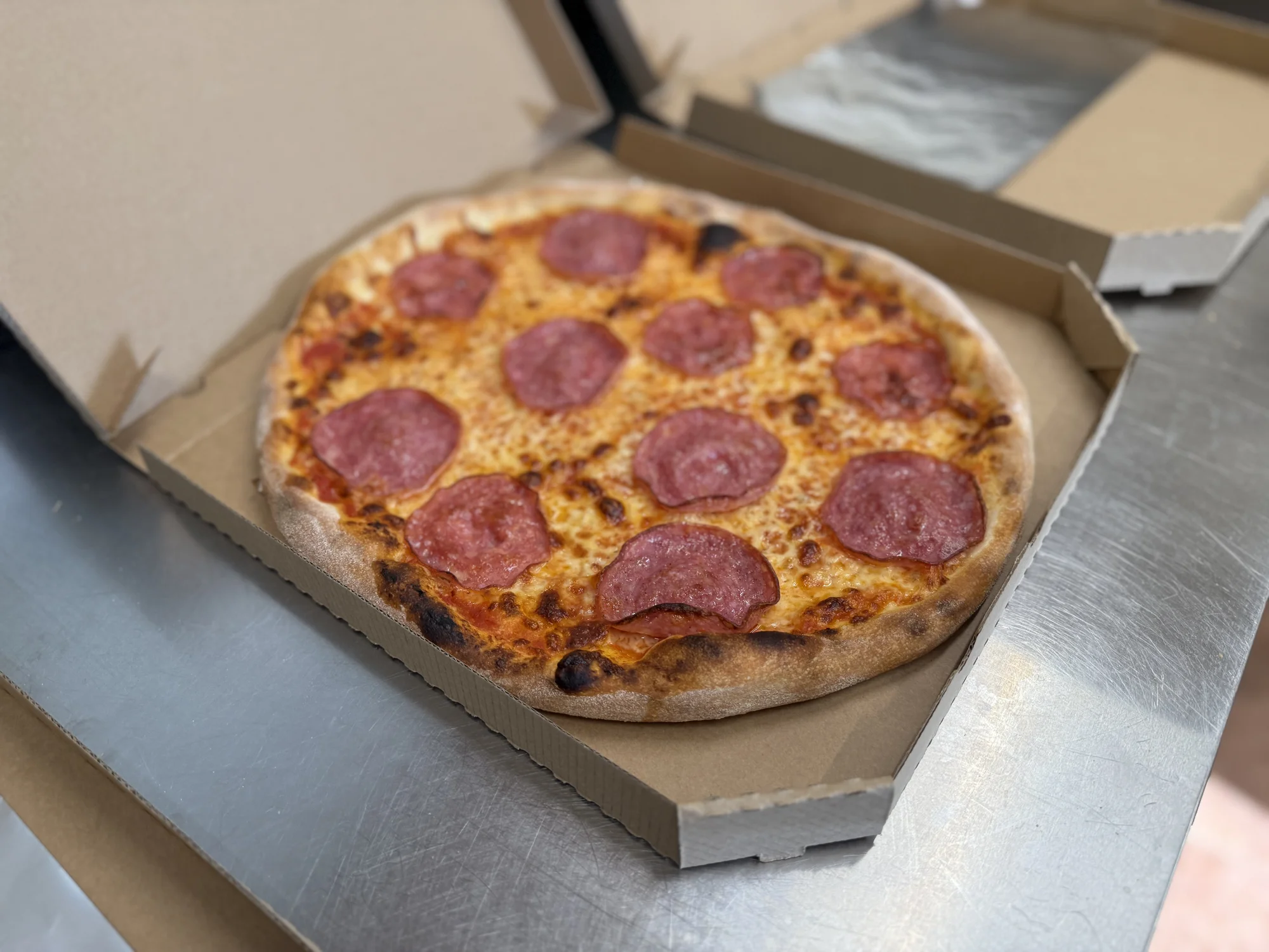 Až 3 pizzy o velikosti 32 cm podle výběru i s nápojem a rozvozem