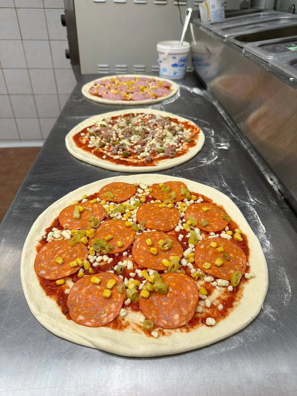 Až 3 pizzy o velikosti 32 cm podle výběru i s nápojem a rozvozem