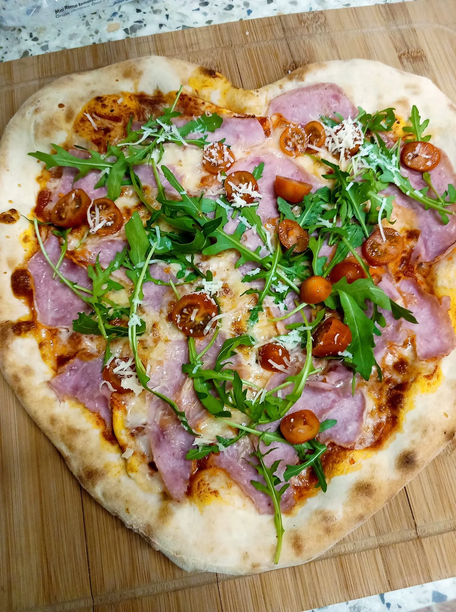 Až 3 pizzy o velikosti 32 cm podle výběru i s nápojem a rozvozem