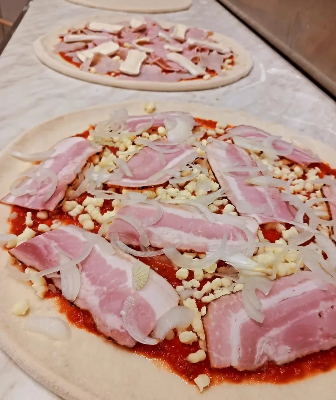 Až 3 pizzy o velikosti 32 cm podle výběru i s nápojem a rozvozem