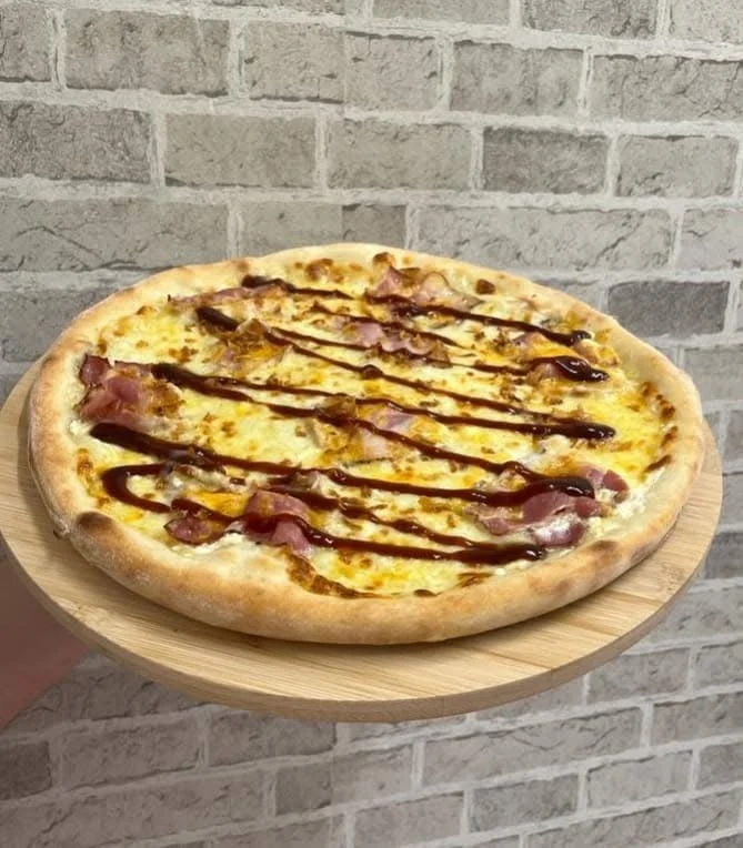 Až 3 pizzy o velikosti 32 cm podle výběru i s nápojem a rozvozem