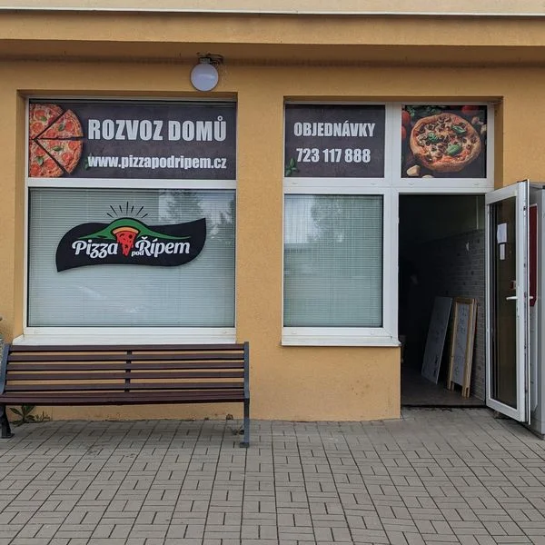 Až 3 pizzy o velikosti 32 cm podle výběru i s nápojem a rozvozem