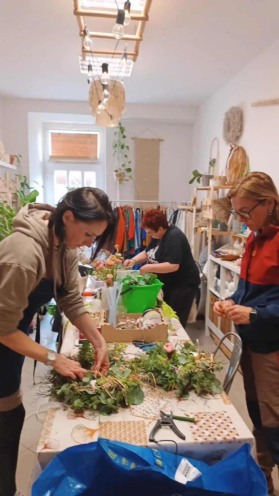 Workshop vázání sezónního či adventního věnce: pro 1 či 2 osoby, 2–3 hod.