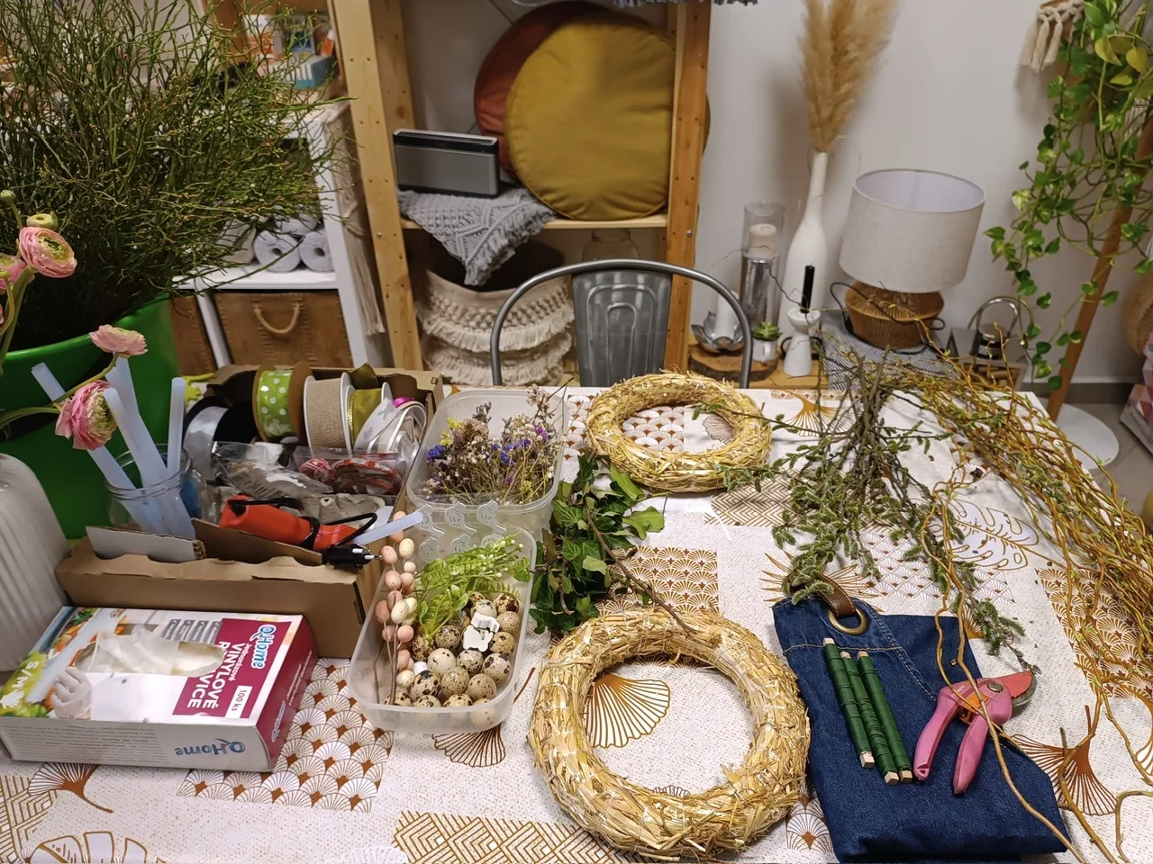 Workshop vázání sezónního či adventního věnce: pro 1 či 2 osoby, 2–3 hod.