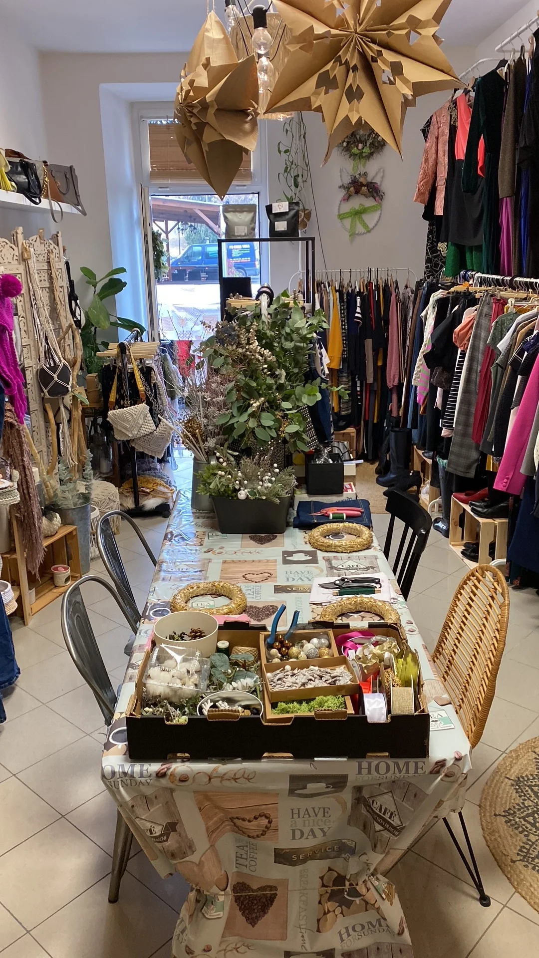 Workshop vázání sezónního či adventního věnce: pro 1 či 2 osoby, 2–3 hod.