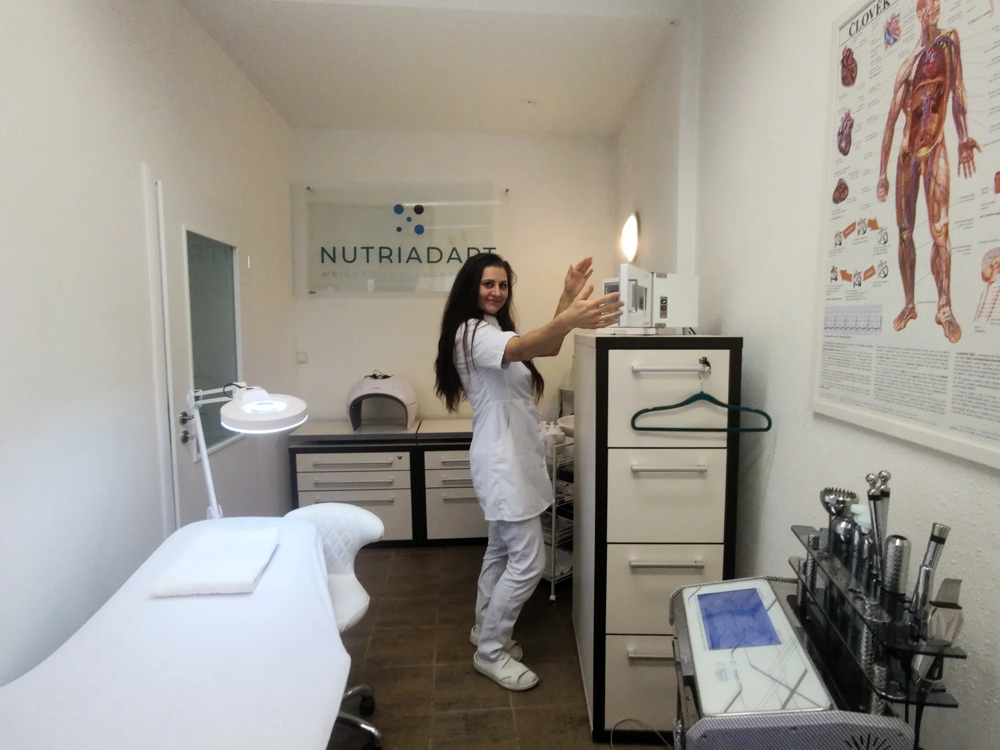 Kosmetické ošetření k omlazení pleti nebo pulzní termomasáž těla k úlevě od bolavých zad, 45–80 minut