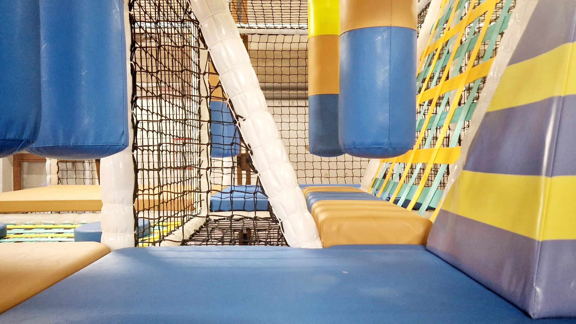 Relax pro pár i rodinu v Pekle Čertovina: pobyt v Kocourkově vhodný i pro seniory, polopenze, wellness, animace a herna pro děti