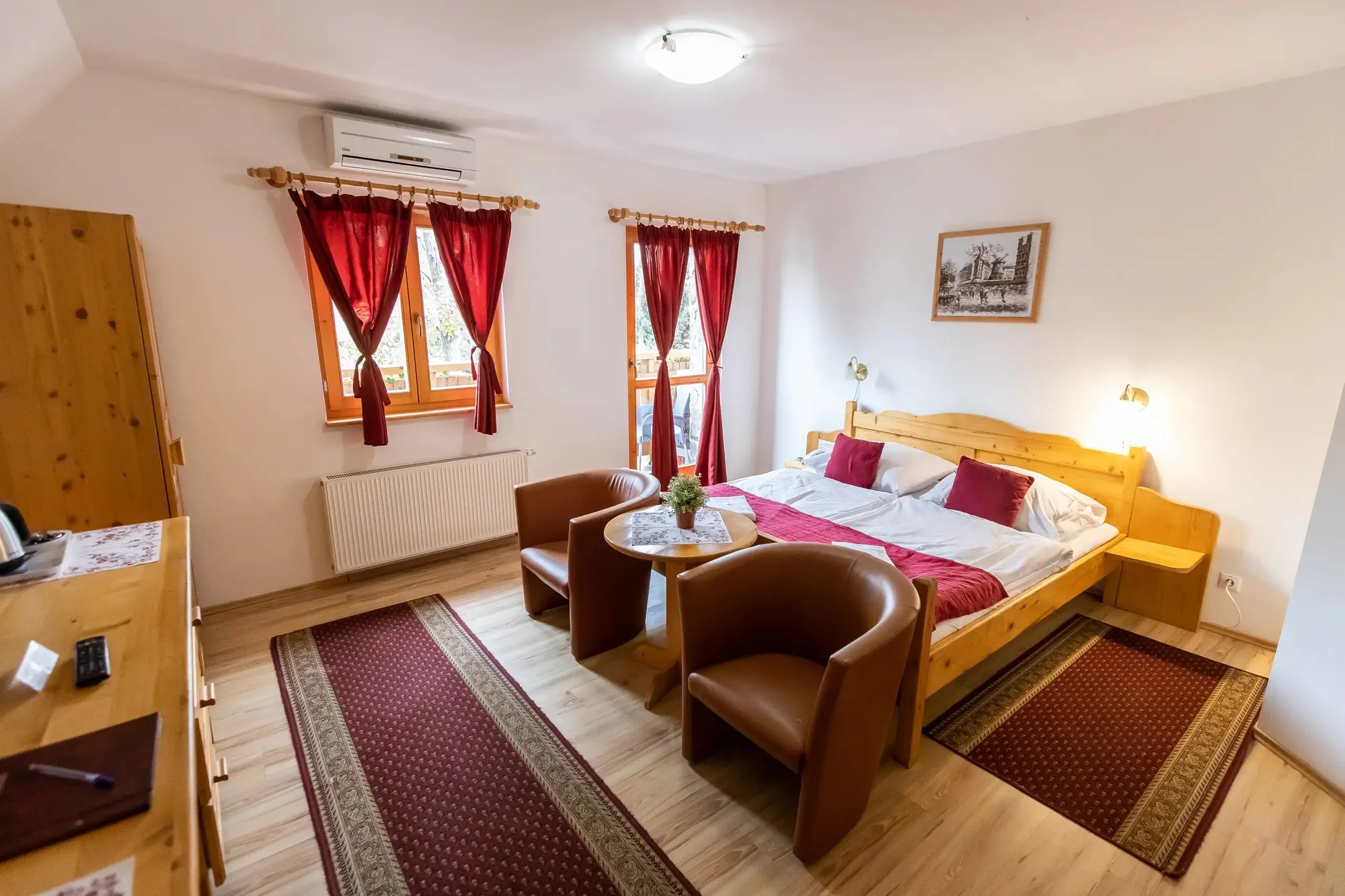 Pobyt v kolibě na břehu Slunečných jezer: jídlo, masáž, sauna i prosecco