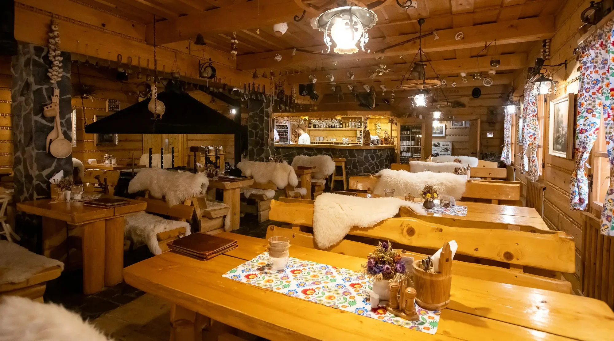 Pobyt v kolibě na břehu Slunečných jezer: jídlo, masáž, sauna i prosecco