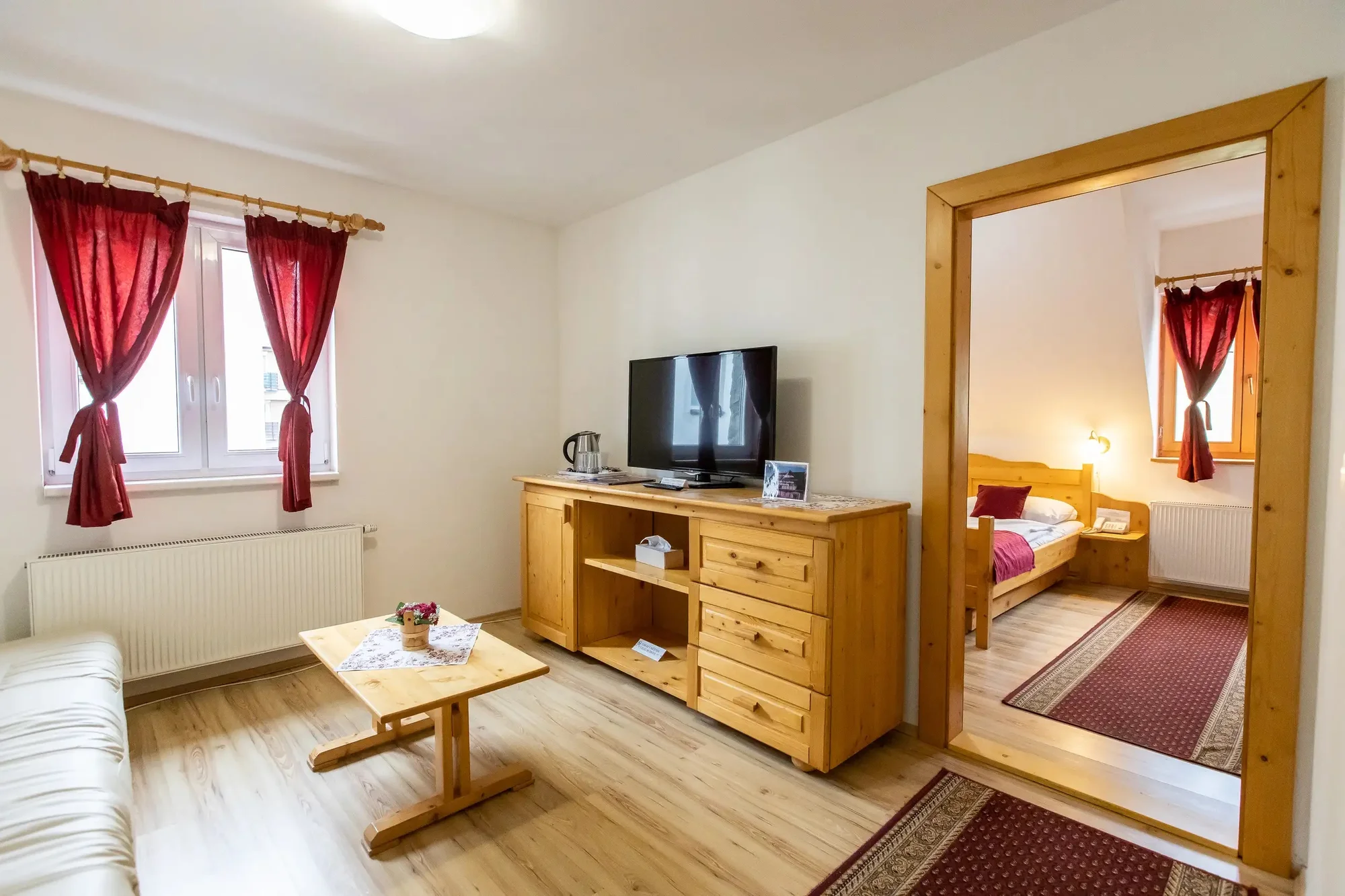 Pobyt v kolibě na břehu Slunečných jezer: jídlo, masáž, sauna i prosecco