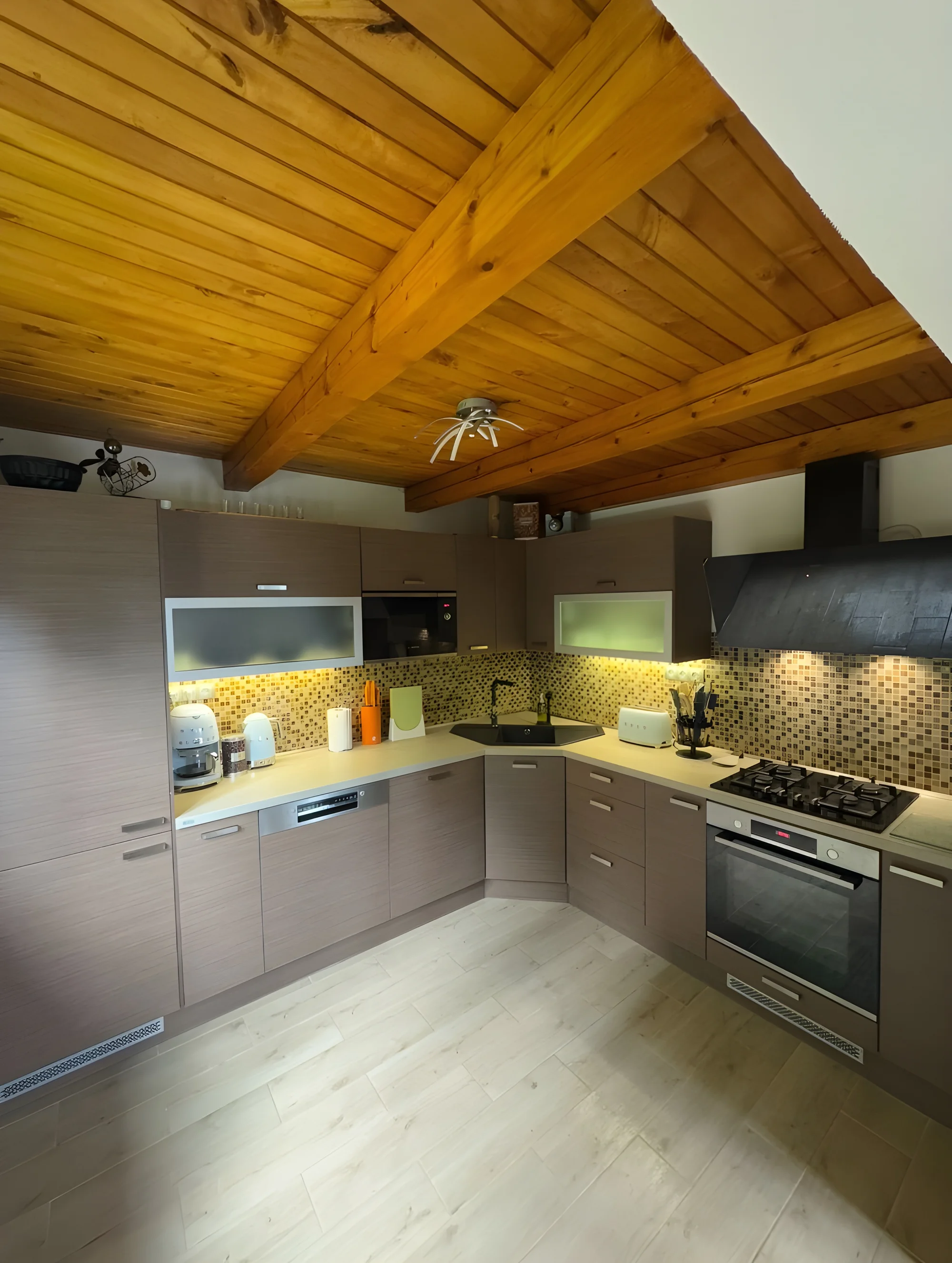 Pobyt u Lipna: chata až pro 6 osob s vlastní venkovní vířivkou, půjčení kol