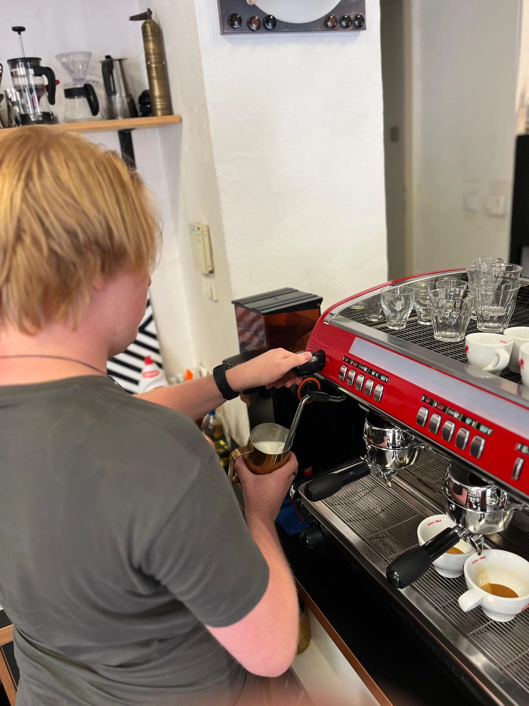 Alternativní příprava kávy nebo celodenní baristický kurz pro milovníky kávy