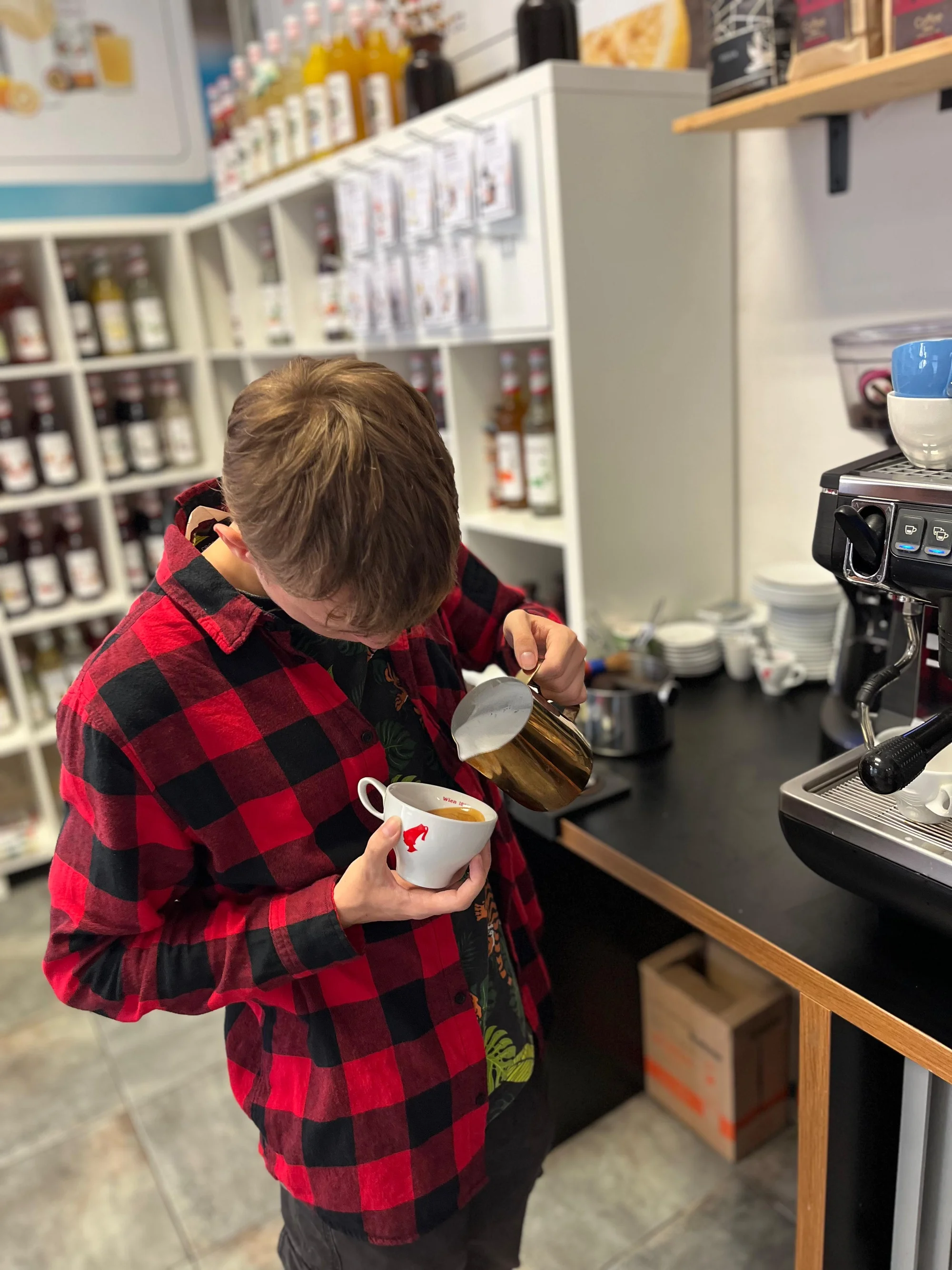 Alternativní příprava kávy nebo celodenní baristický kurz pro milovníky kávy