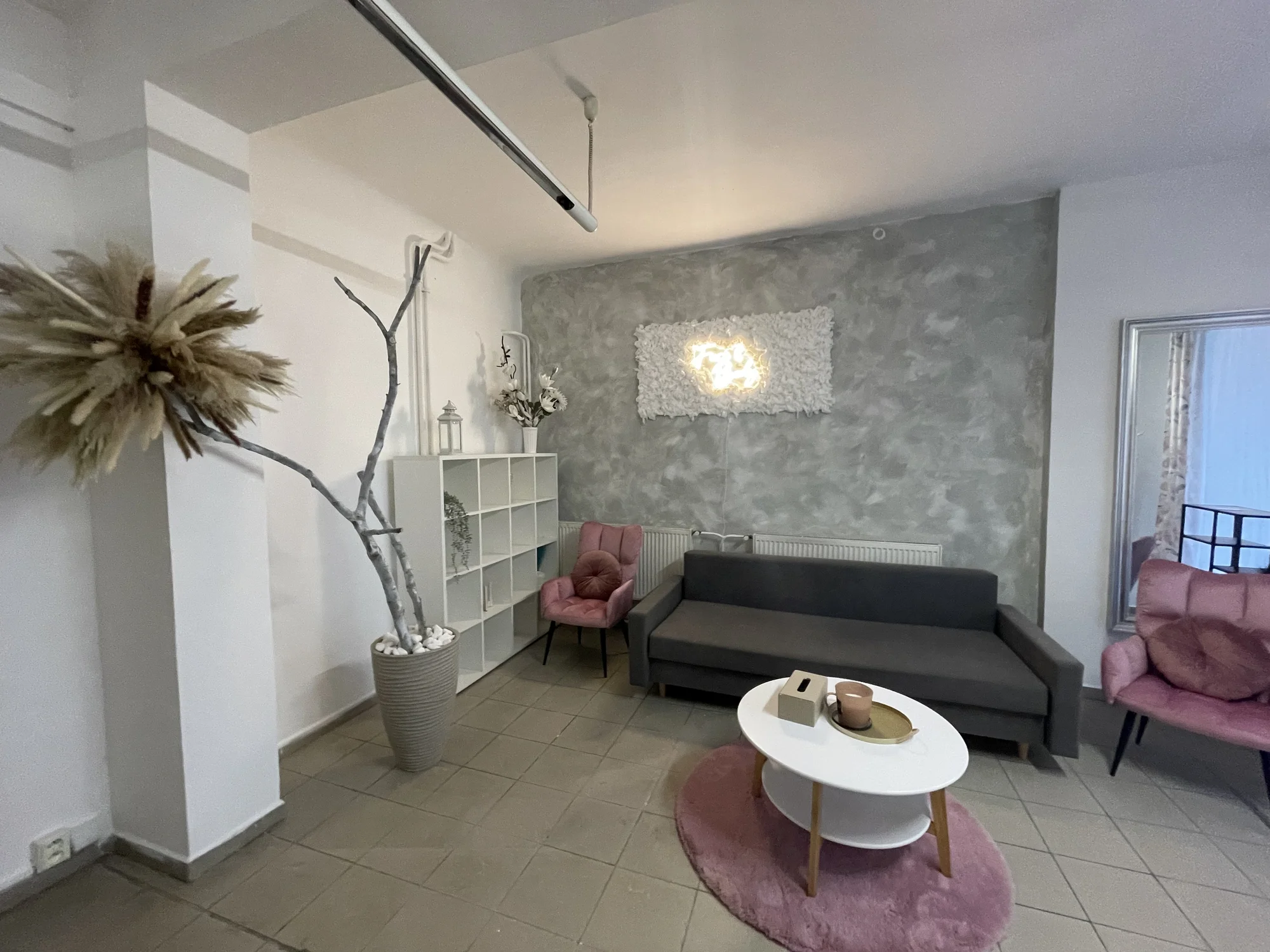 Cesta k zářivé pleti: lifting, mikrodermabraze, kosmetické ošetření či úprava obočí a řas