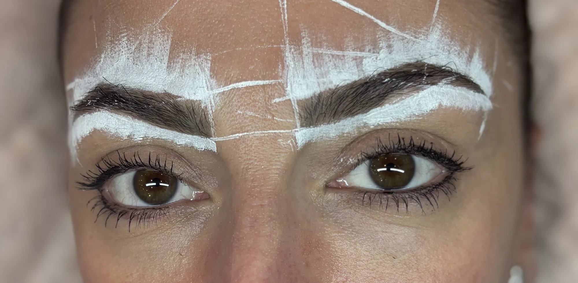 Pro zářivou pleť i dokonalé rysy: mikrojehličkování, BB Glow a permanentní make-up