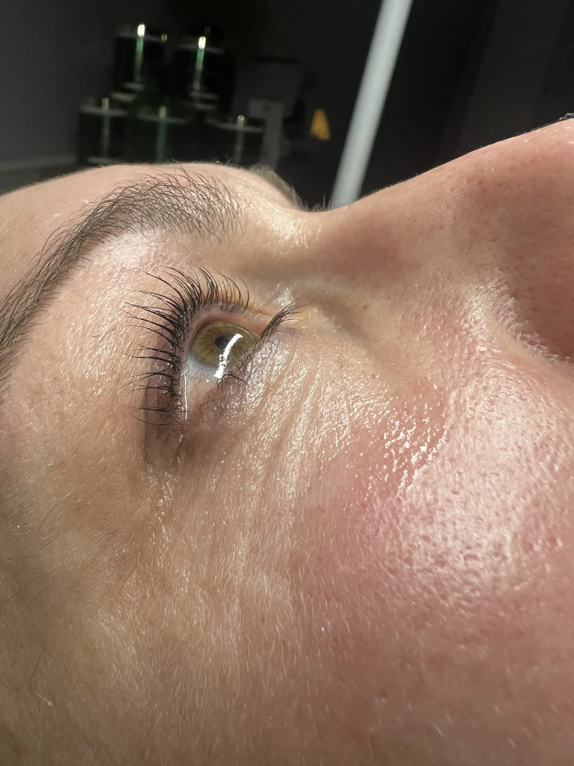 Cesta k zářivé pleti: lifting, mikrodermabraze, kosmetické ošetření či úprava obočí a řas