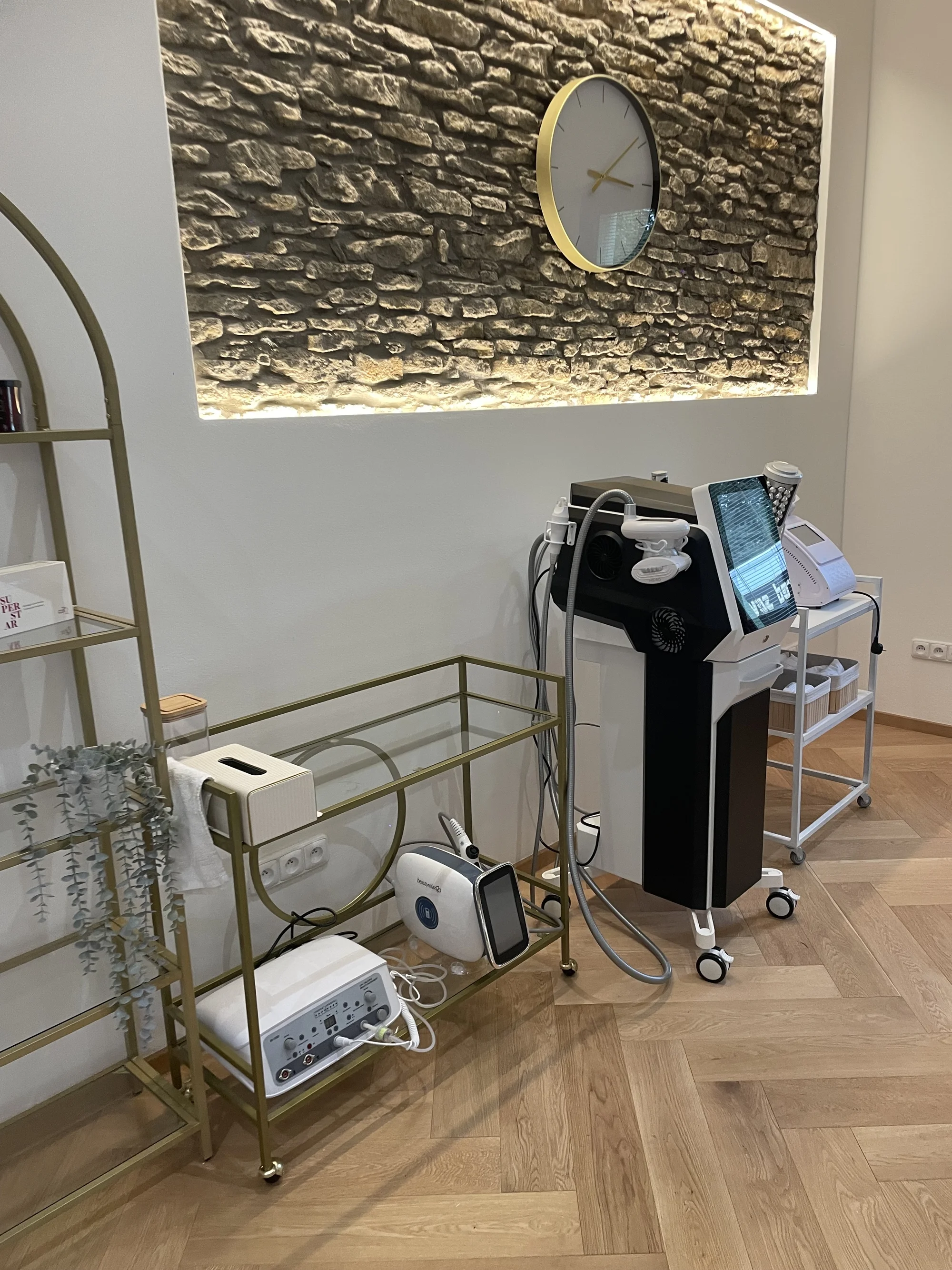 Tvarování postavy: přístrojová maderoterapie Spheres Therapy a ultrazvukové ošetření HIFU