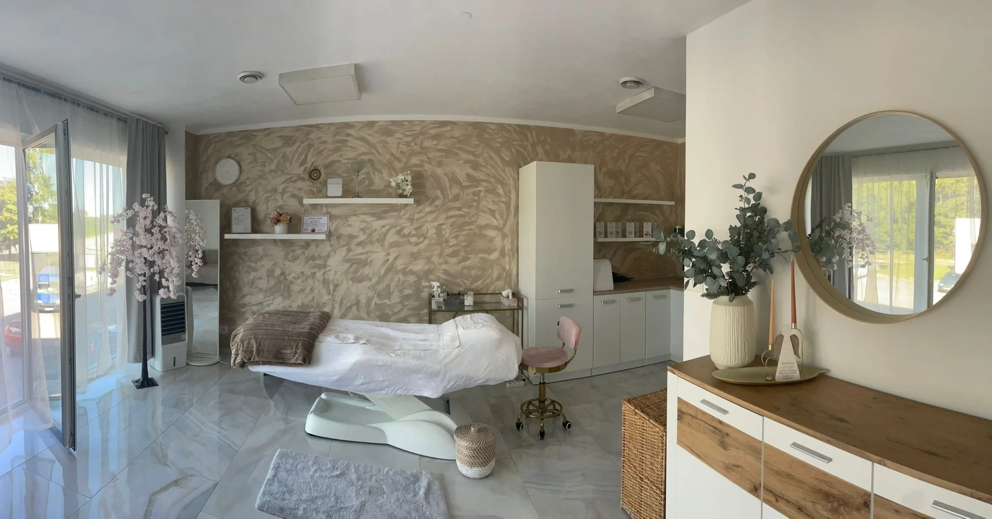 Tvarování postavy: přístrojová maderoterapie Spheres Therapy a ultrazvukové ošetření HIFU